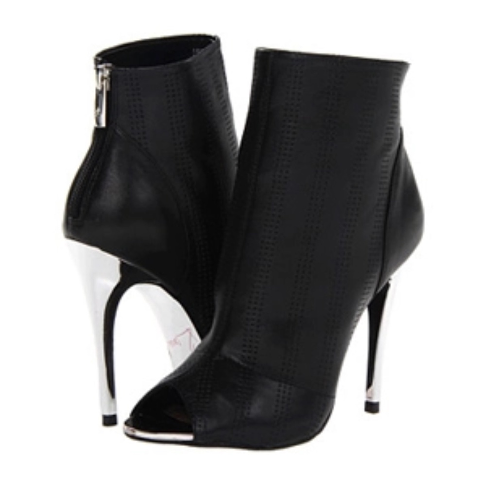 Never Worn. Kristin Cavallari x Chinese Laundry Leila Bootie Black Leather Sz5.5
